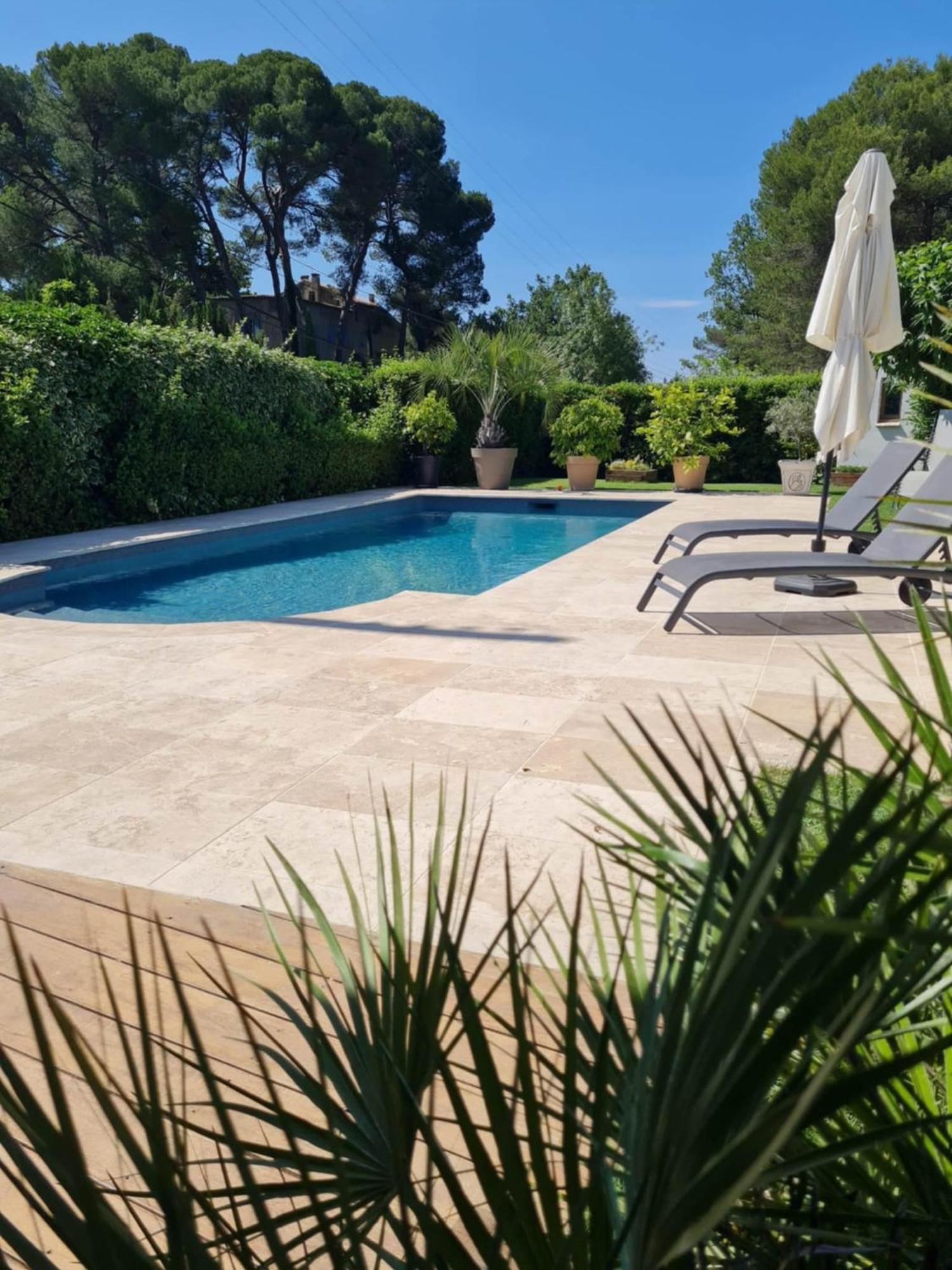 Maison Villa Pierrevert Bagian luar foto
